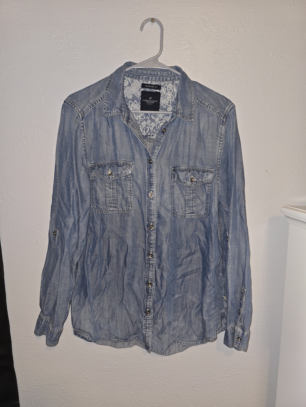 American Eagle Outfitters Light Blue Denim-Style Button-Down Shirt